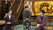左から賀来賢人、岡田健史、大泉洋。