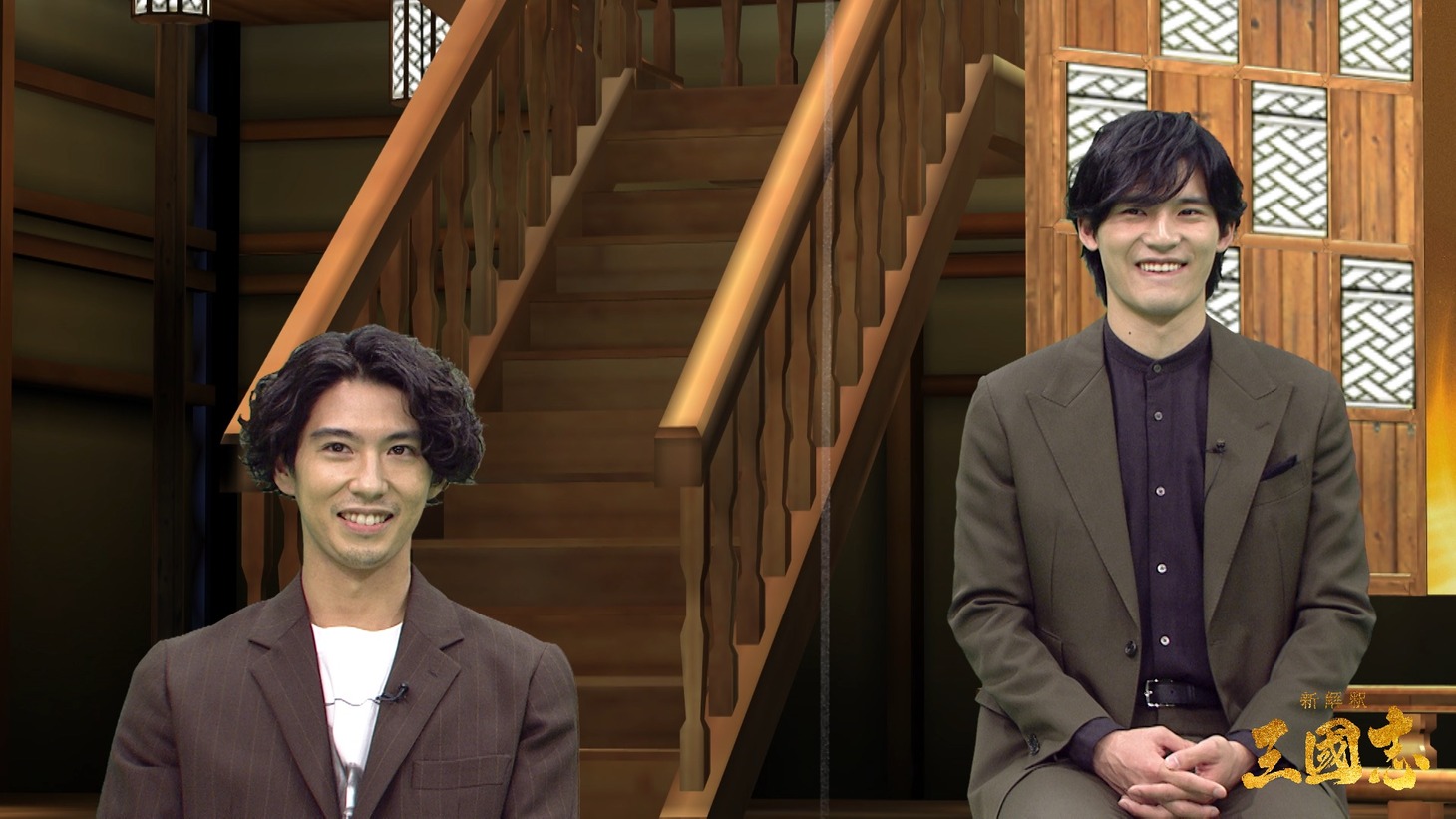 左から賀来賢人、岡田健史。