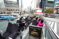 渋谷を周遊するキャストたち。