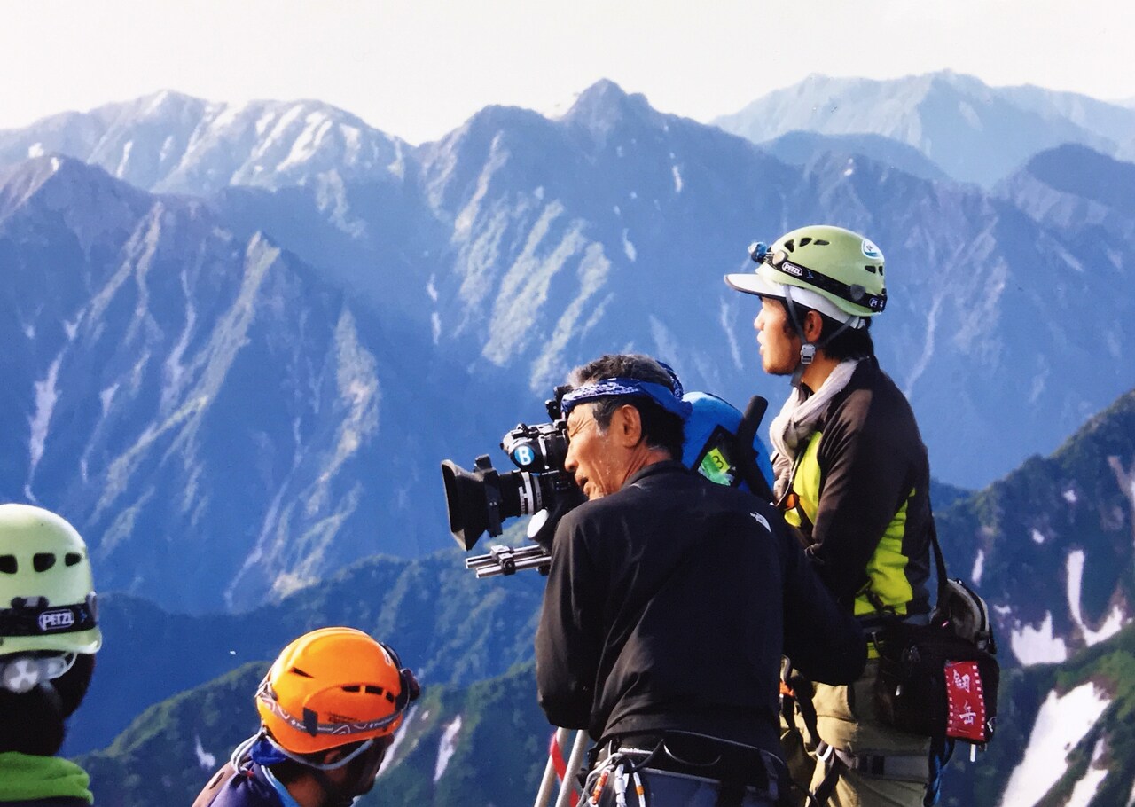 「劔岳 点の記」現場より。中央左から木村大作、山田康介。