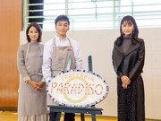 左から吉田羊、草なぎ剛、矢田亜希子。