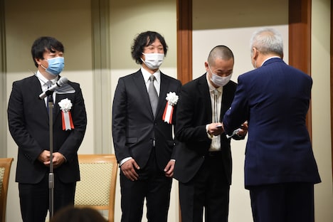 左から山本晃久、高田聡、岡本英之。