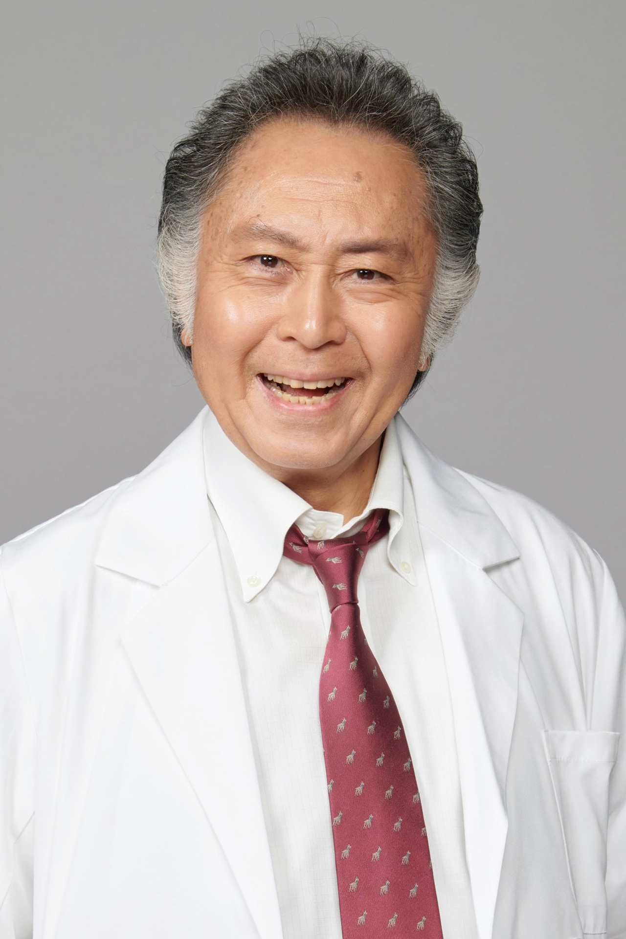 北大路欣也演じる大狸先生こと板垣源蔵。