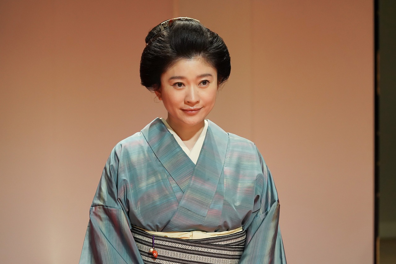 連続テレビ小説「おちょやん」より、篠原涼子演じる岡田シズ。