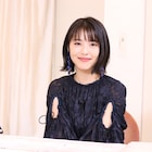 浜辺美波が「約ネバ」の魅力熱弁、実写&アニメ版キャストがオンラインイベント実施