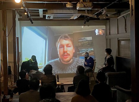 「Away」トークイベントの様子。