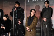 下段左から土屋太鳳、山崎賢人。上段左から青柳翔、町田啓太。