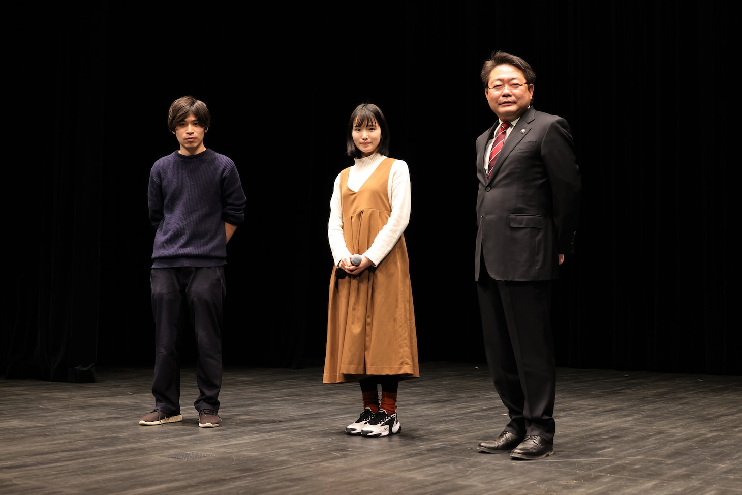 「海辺の金魚」完成報告関係者試写会の様子。左から小出大樹、小川紗良、西平良将。