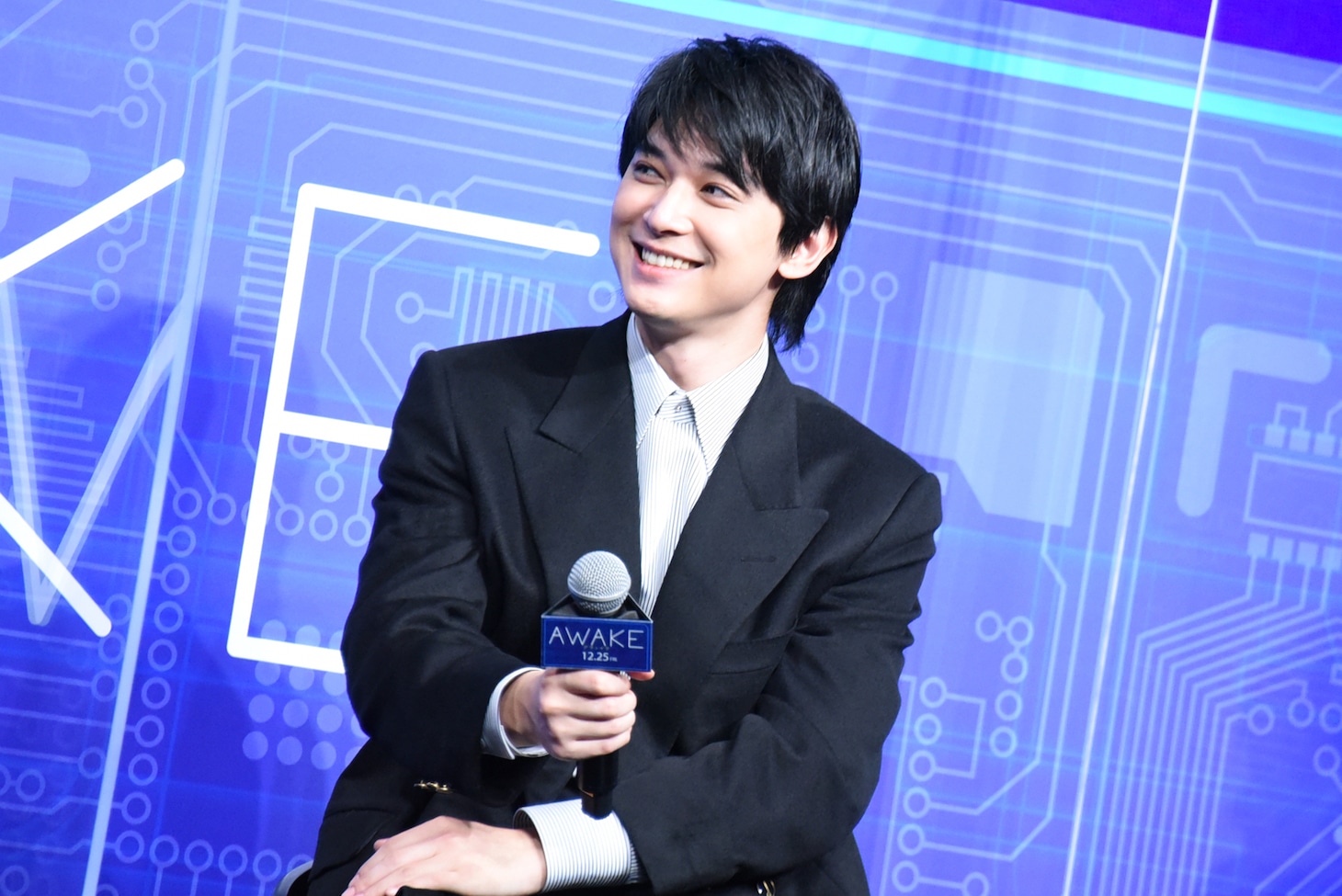 若葉竜也に性格を分析され、笑う吉沢亮。