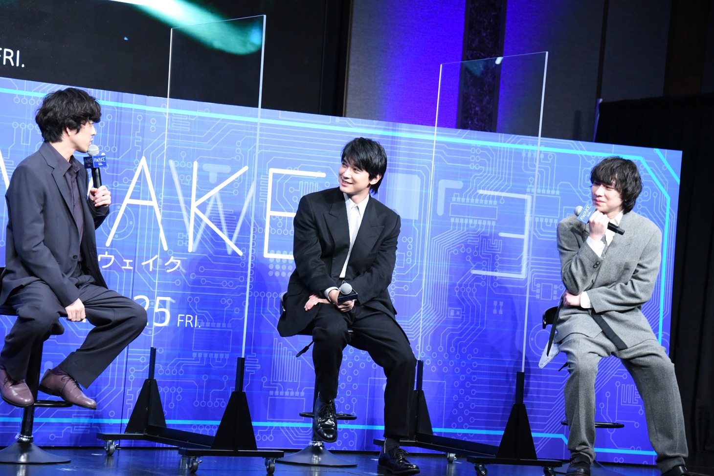 左から若葉竜也、吉沢亮、落合モトキ。