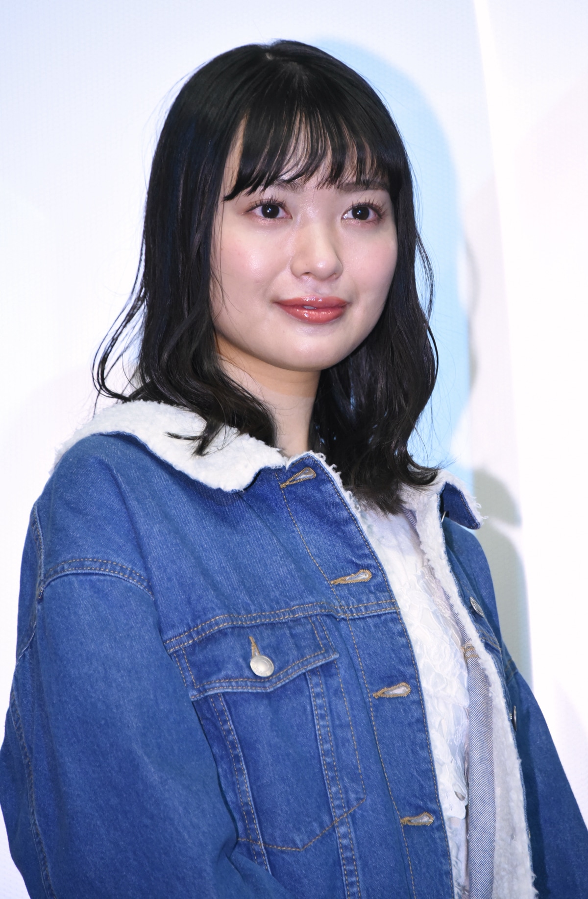 北原里英
