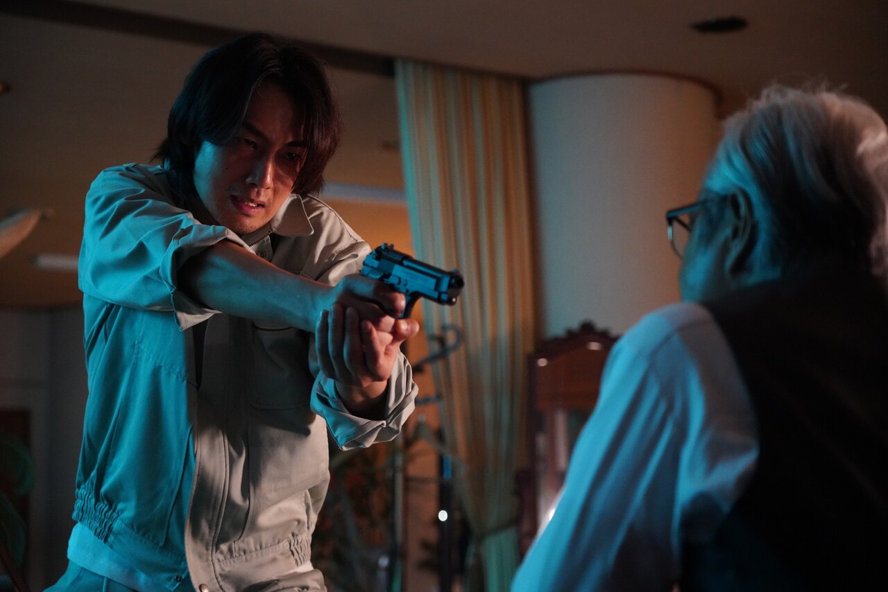 福士誠治が暗殺者演じる「ある用務員」、来場者全員に32Pのパンフレット贈呈