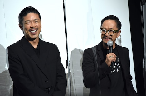 左から松本利夫、中村達也。