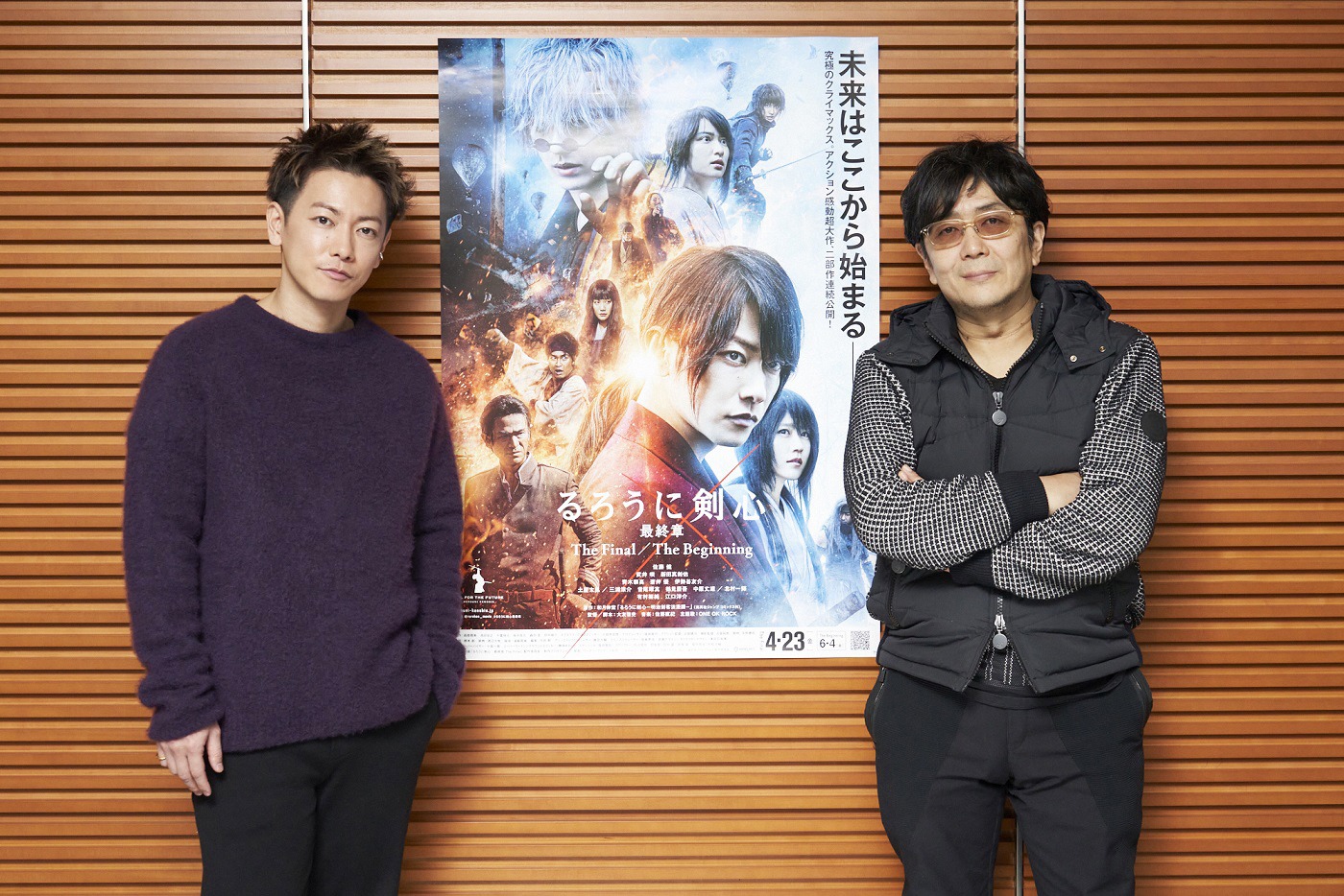 左から佐藤健、大友啓史。