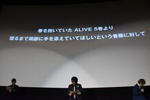 森川智之による生アフレコの様子。