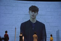 窪田正孝からのビデオメッセージ上映の様子。