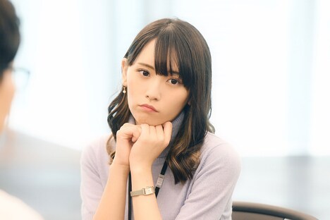 「逃げるは恥だが役に立つ ガンバレ人類！新春スペシャル!!」より、浅川梨奈演じる深澤。
