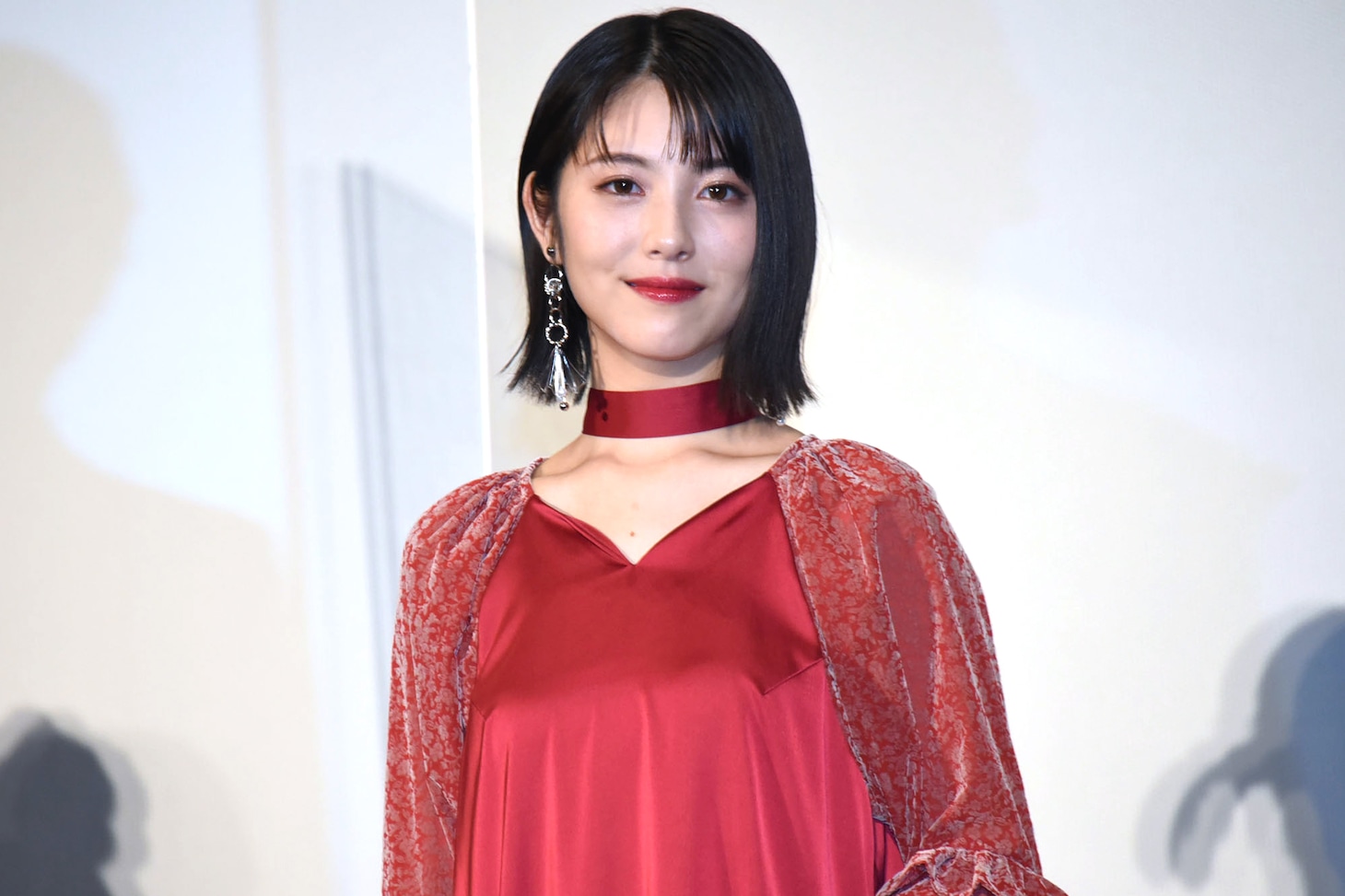実写映画「約束のネバーランド」の初日舞台挨拶より、浜辺美波。