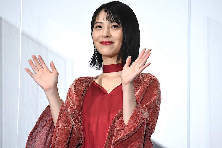 浜辺美波 約ネバ 公開に感慨 私自身も勇気を与えられた 来年は ふっ軽 目指す 写真26枚 映画ナタリー