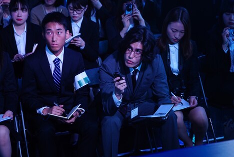 「AWAKE」新場面写真