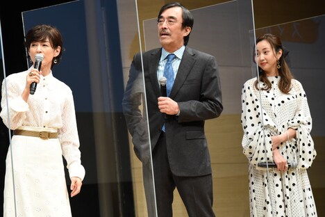 左から鈴木保奈美、益岡徹、木南晴夏。