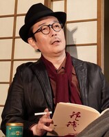 リリー・フランキー演じる出水宏。