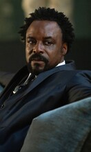 「ダーク・マテリアルズII」より、アリヨン・バカレ演じるボレアル卿。