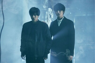 「さんかく窓の外側は夜」新場面写真