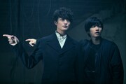 「さんかく窓の外側は夜」