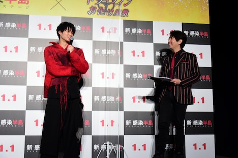 磯村勇斗（左）が「新感染半島 ファイナル・ステージ」トークイベントに参加した際の様子。