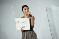 2021年にチャレンジしたいことは「体力づくり」と答える小池栄子。