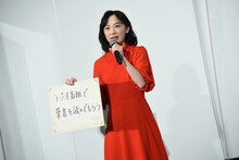 2021年にチャレンジしたいことは「ラジオ番組で葉書を読んでもらう」と答える芦田愛菜。