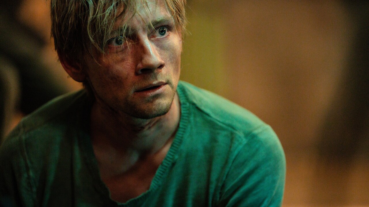 突如ISに誘拐されたら？銃を突き付けられる場面など収めた「ある人質」新写真10点