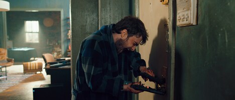 「ガンズ・アキンボ」新場面写真