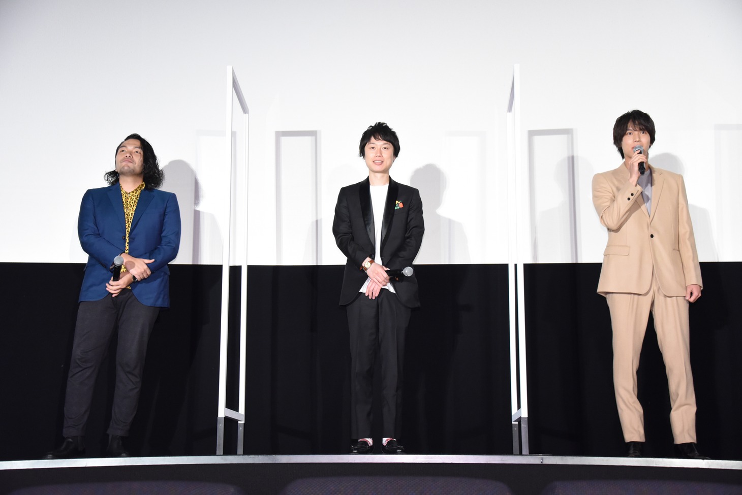 左から盛山晋太郎（見取り図）、リリー（見取り図）、中川大志。