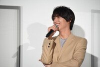 見取り図のやり取りに笑みをこぼす中川大志。