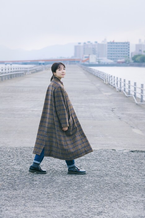 上白石萌音の撮り下ろしポートレート。 (c)山本あゆみ