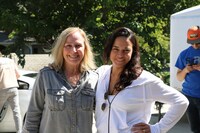 左からデビー・エヴァンス、ミシェル・ロドリゲス。