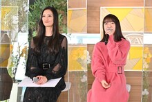 左から菜々緒、上白石萌音。