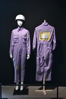 「愛の不時着展」の様子。