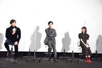 左から新田真剣佑、岩田剛典、山田杏奈。