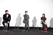 左から新田真剣佑、岩田剛典、山田杏奈。