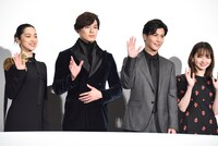 「名も無き世界のエンドロール」完成報告会見の様子。