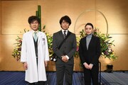 左から甲本雅裕、上川隆也、栗山千明。