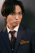 桐山漣演じる長谷慧。