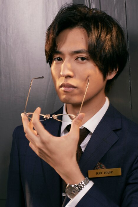 桐山漣演じる長谷慧。