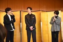 左から志尊淳、岡田将生、平手友梨奈。