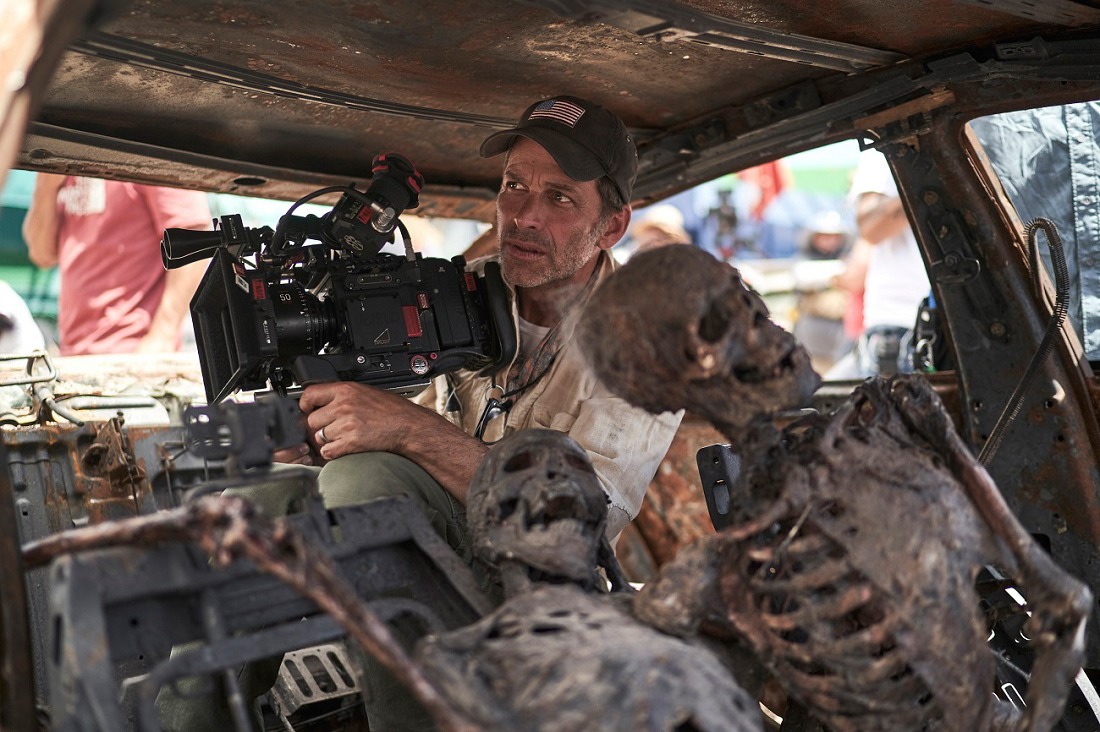 「アーミー・オブ・ザ・デッド」メイキング写真。カメラを構えているのがザック・スナイダー。