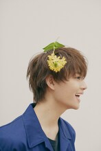 「佐野勇斗カレンダー 2021.4-2022.3」の収録イメージカット。