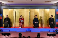 左から柄本佑、綾瀬はるか、高橋一生、北村一輝。